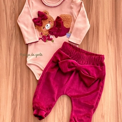 Conjunto Body Bordado Fofinho e Calça Plush Ursinha Sophie