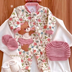 Macacão Plush com Zíper Bordado Ursinha Maria Flor