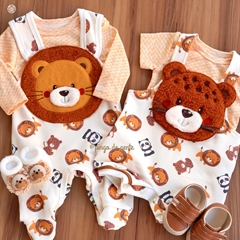 Jardineira Algodão Bordado Fofinho com Body Leão Matt