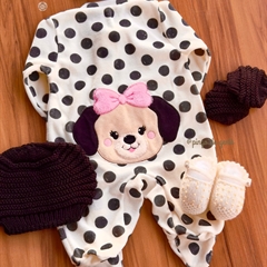 Macacão Plush com Zíper Bordado Bumbum Cachorrinha Teté